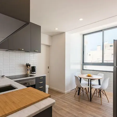 Lovelystay - Design Riverview City Centre Portimao