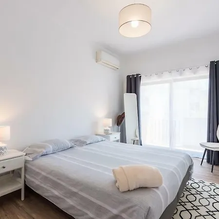 Lovelystay - Design Riverview City Centre Apartment Portimao