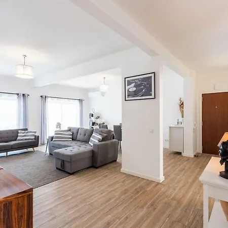 Lovelystay - Design Riverview City Centre * Portimao