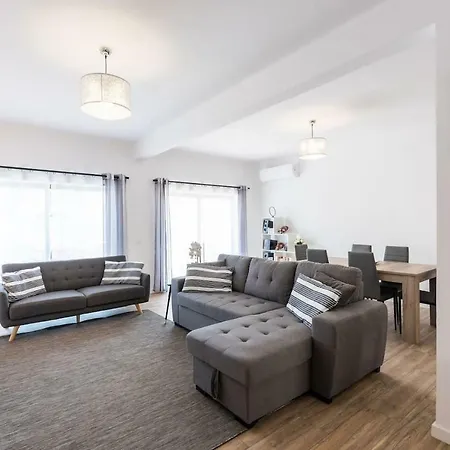 Lovelystay - Design Riverview City Centre Apartment *