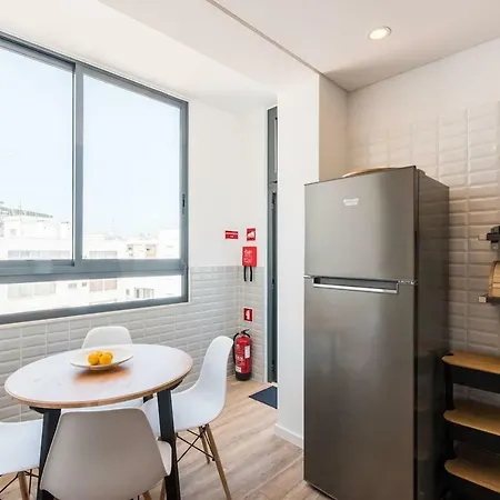 Lovelystay - Design Riverview City Centre Apartment