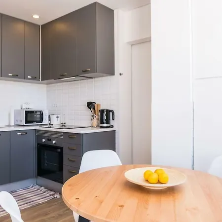 Lovelystay - Design Riverview City Centre Apartment